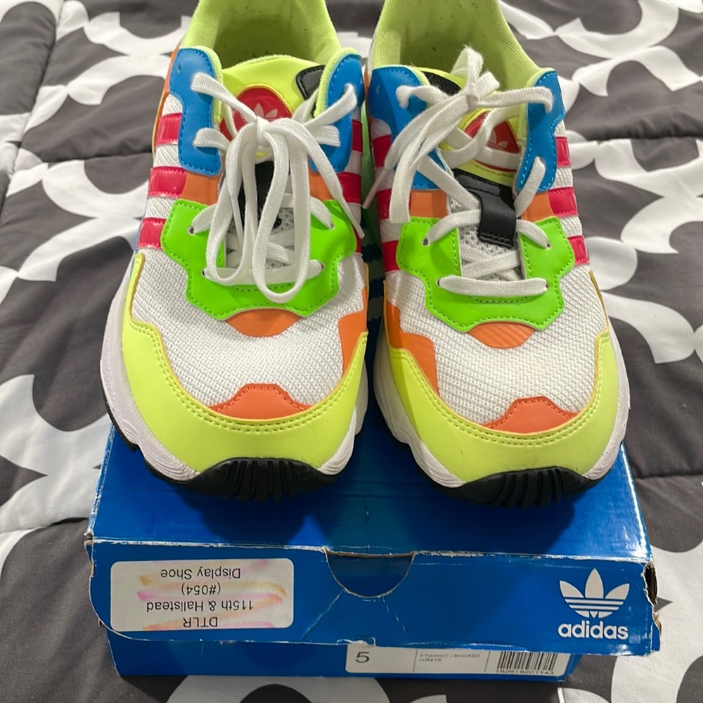 Adidas size 5 Grade School